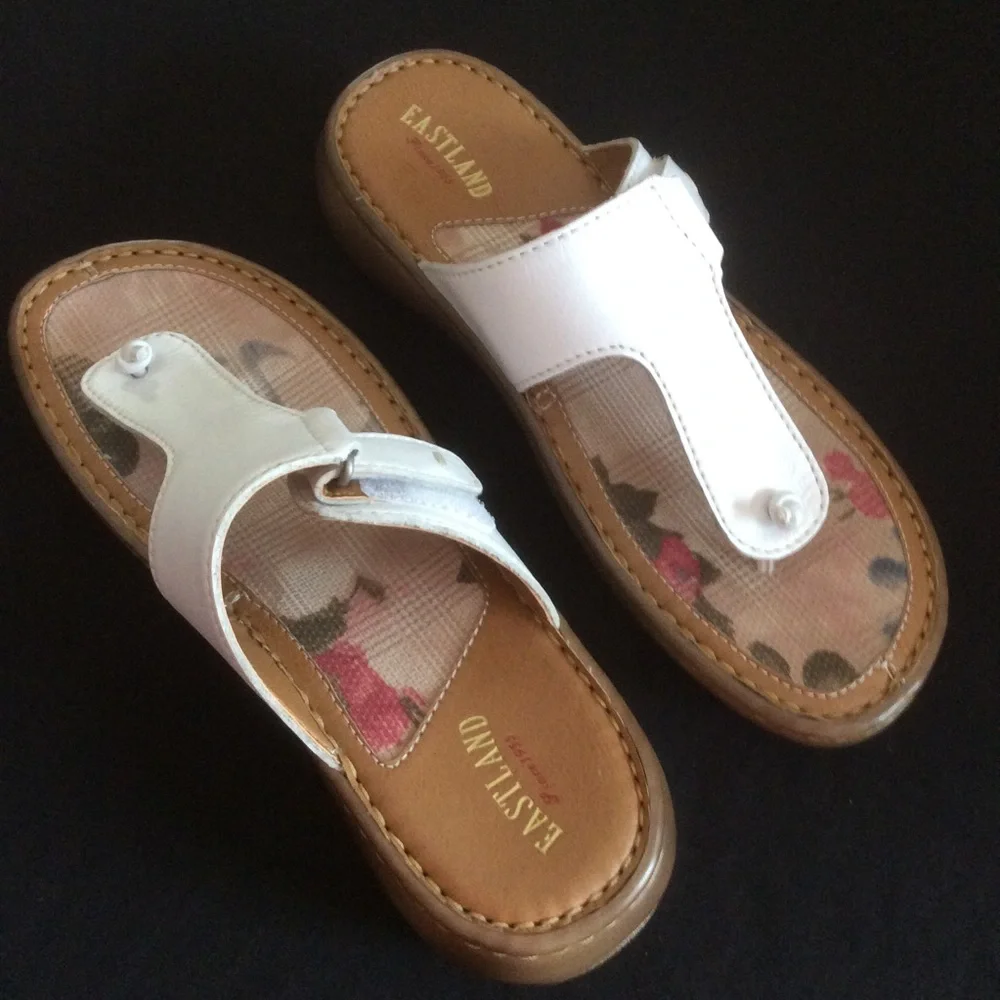 NWOT Eastland White Sandals, Sz 8M